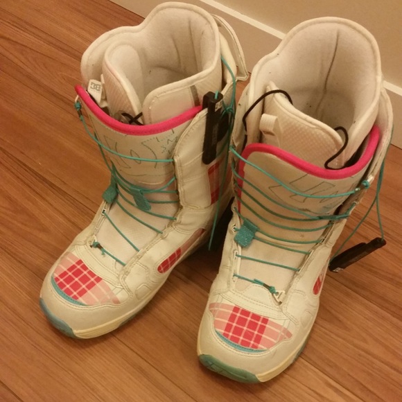 DC Women’s snowboard boots. Size 9